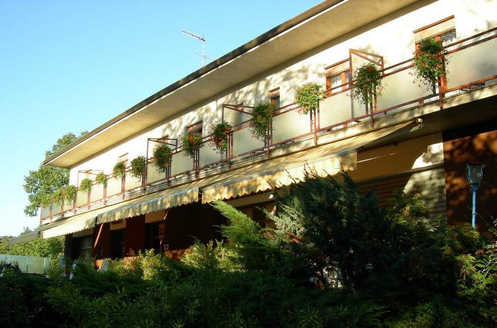 Albergo La Genzianella Miasino Exterior photo